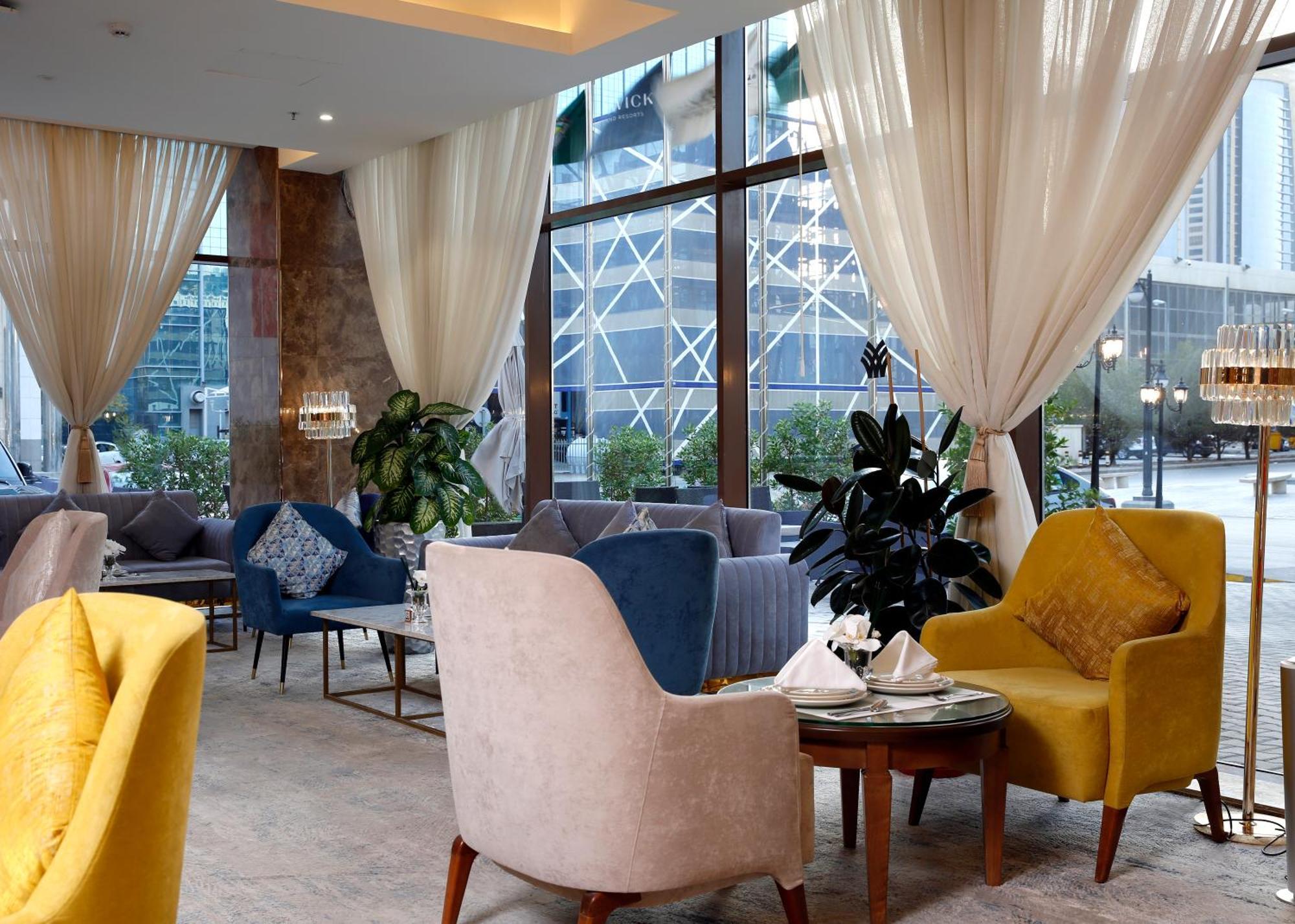 Cantonal By Warwick Hotel